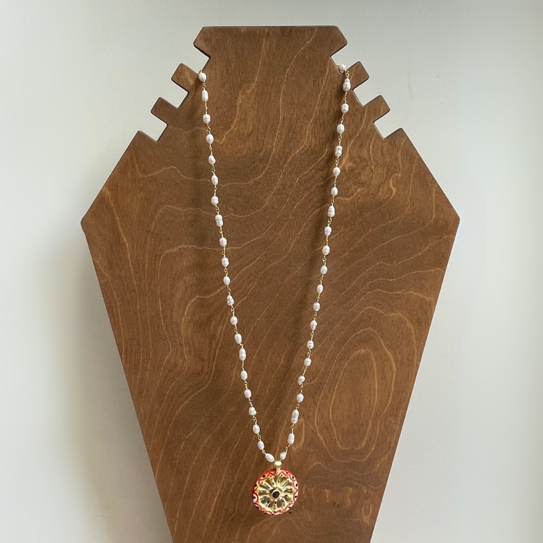 Collar Rueda Caltagirone con Perlas de Río
